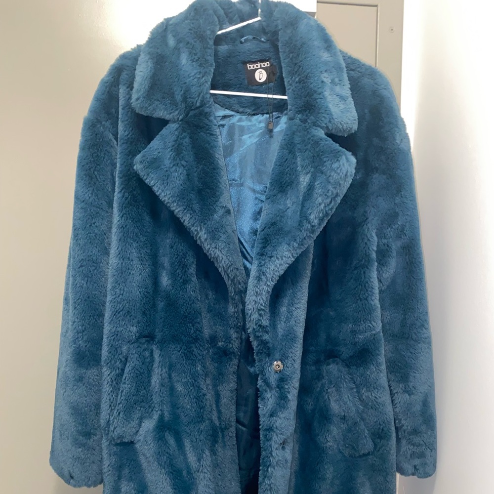 Faux fur forest green coat in a size 10 ✨🎄